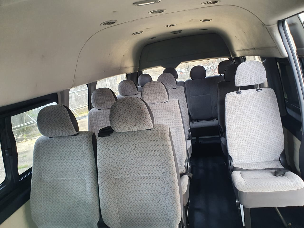 Toyota HiAce Van - photo 4